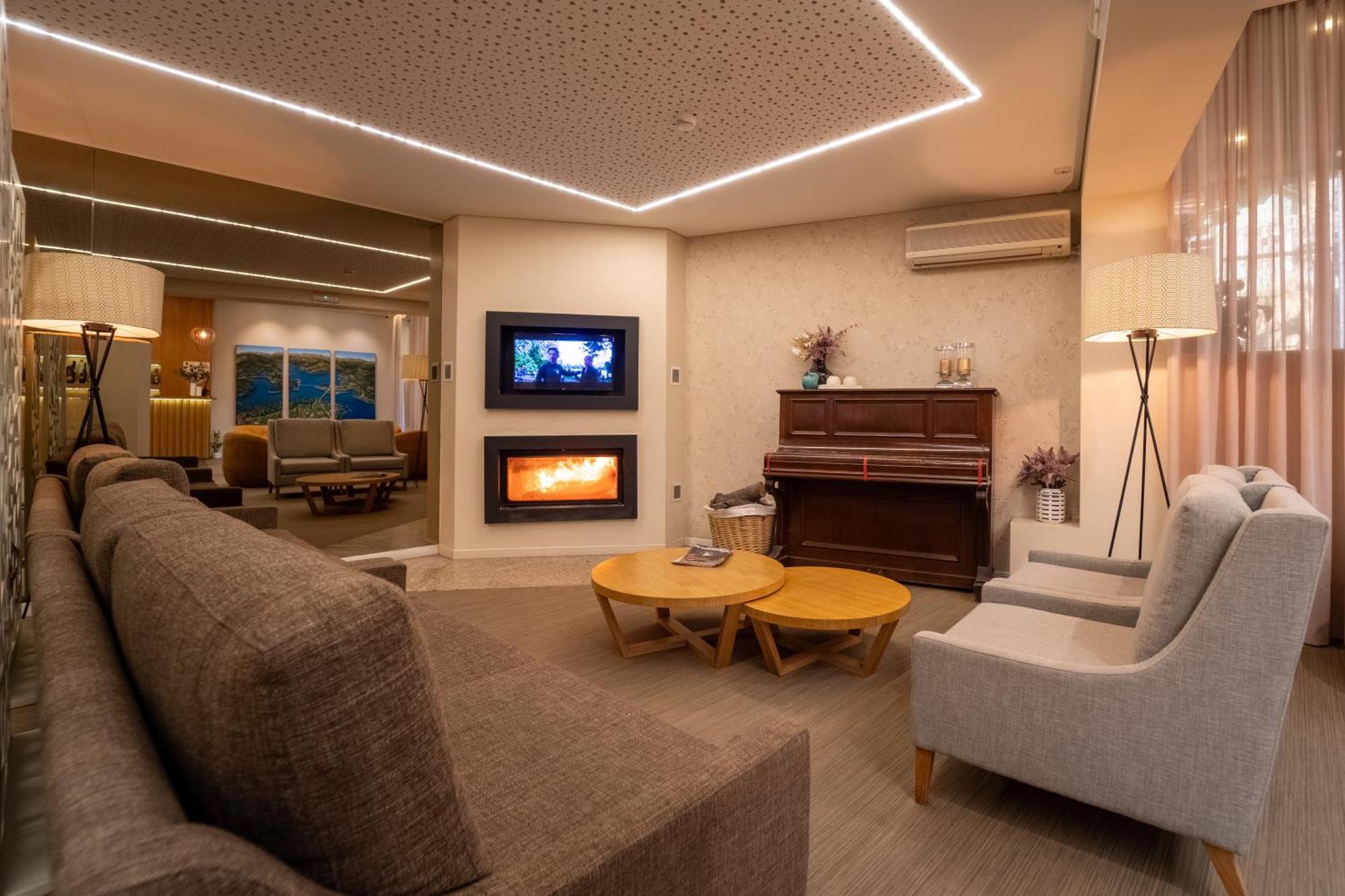 Adelaide Hotel Герес Екстериор снимка